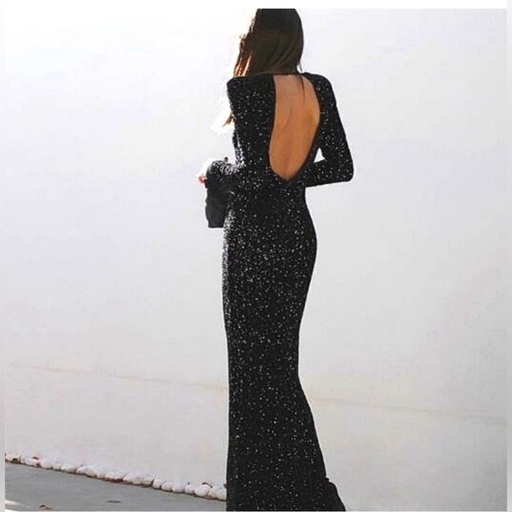 ZW COLLECTION ZARA SHOULDER PAD
SEQUIN DRESS NWT SIZE MEDIUM.❤️